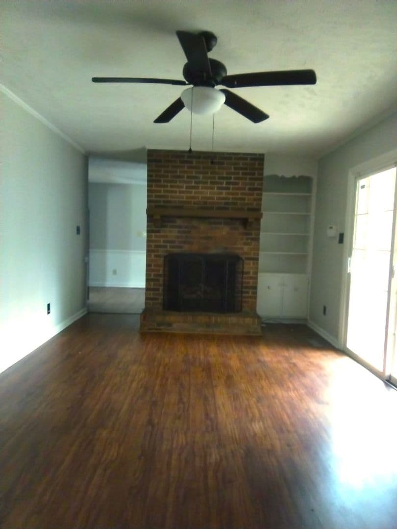 Fayetteville House: 7204 Standish Ct