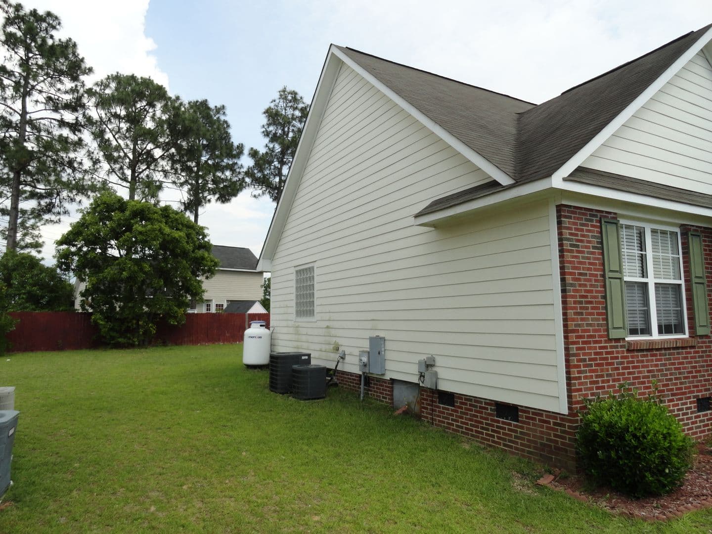 Hope Mills House: 2937 Piney Mountain