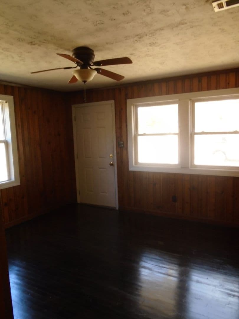 Fayetteville Apartment: 302 Old Shaw Rd.