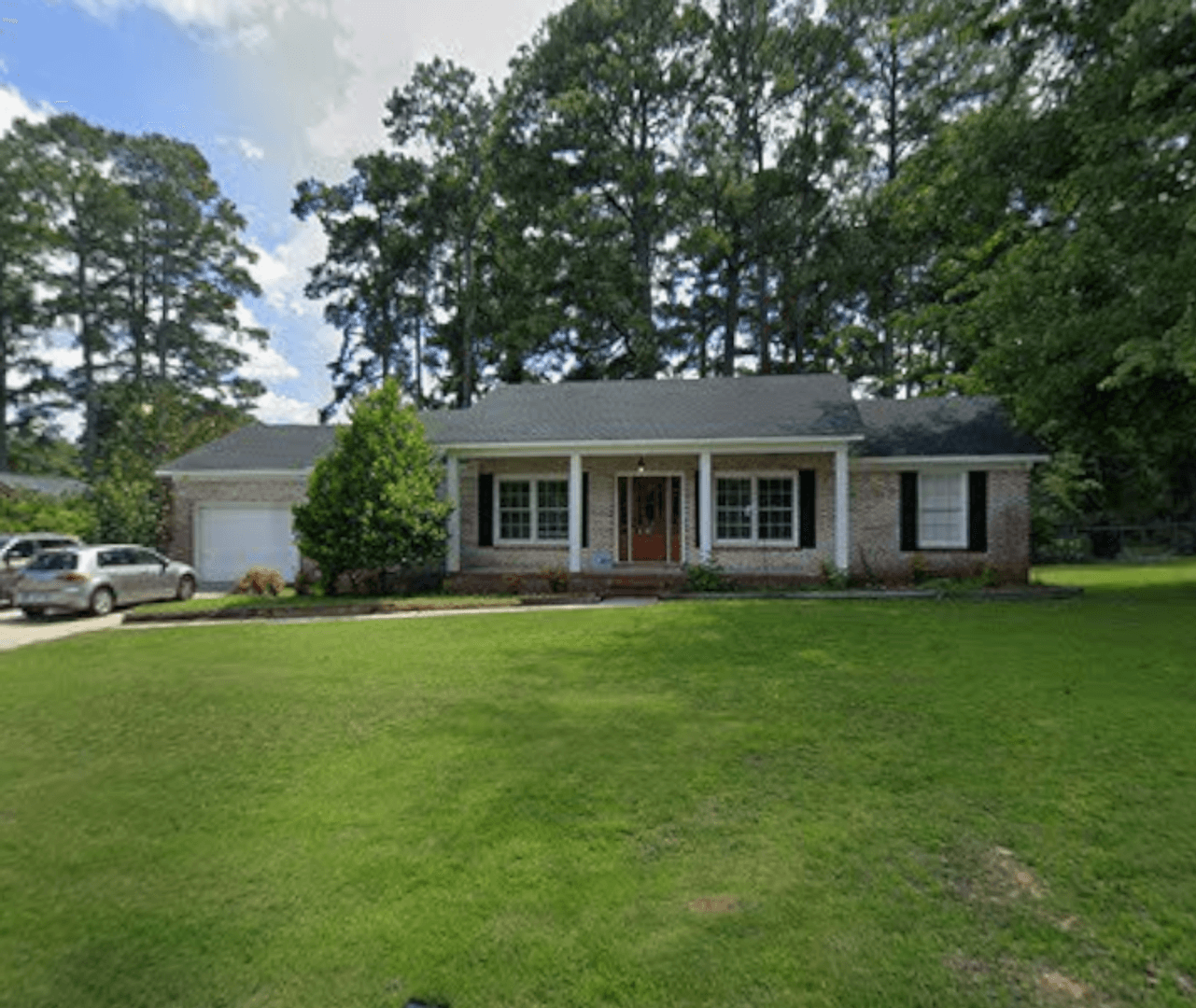 Fayetteville House: 817 Southview Cir.
