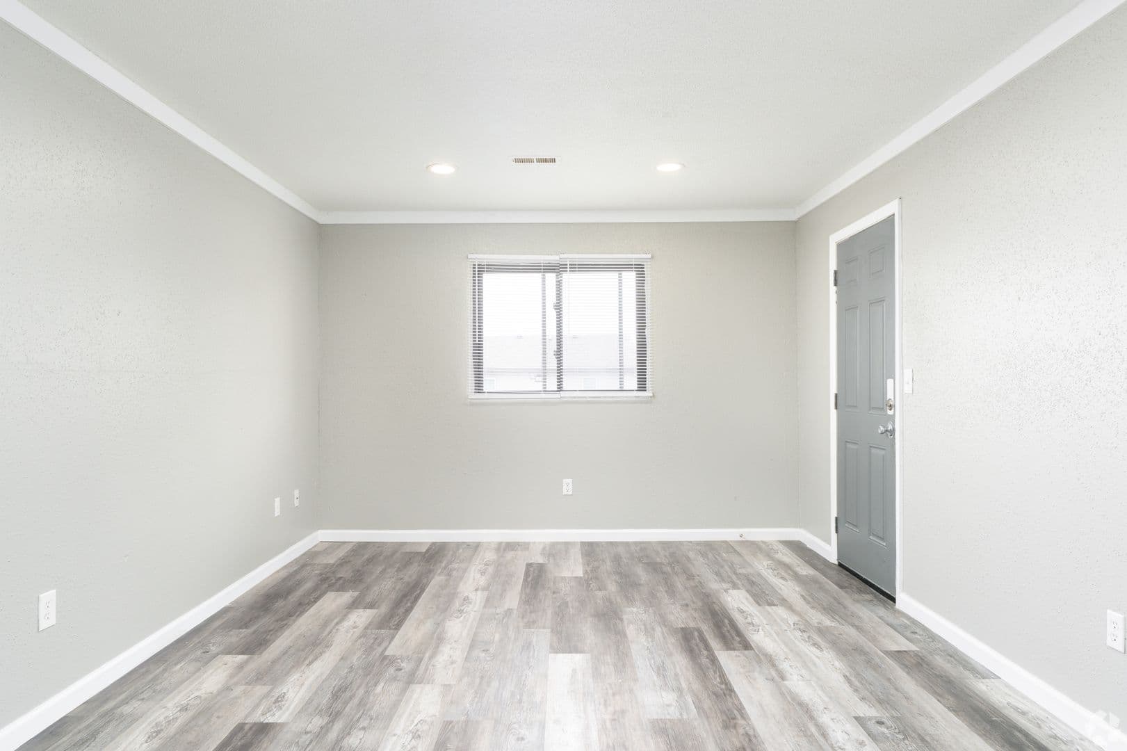 Springfield Apartment: 2473 Ladley Court