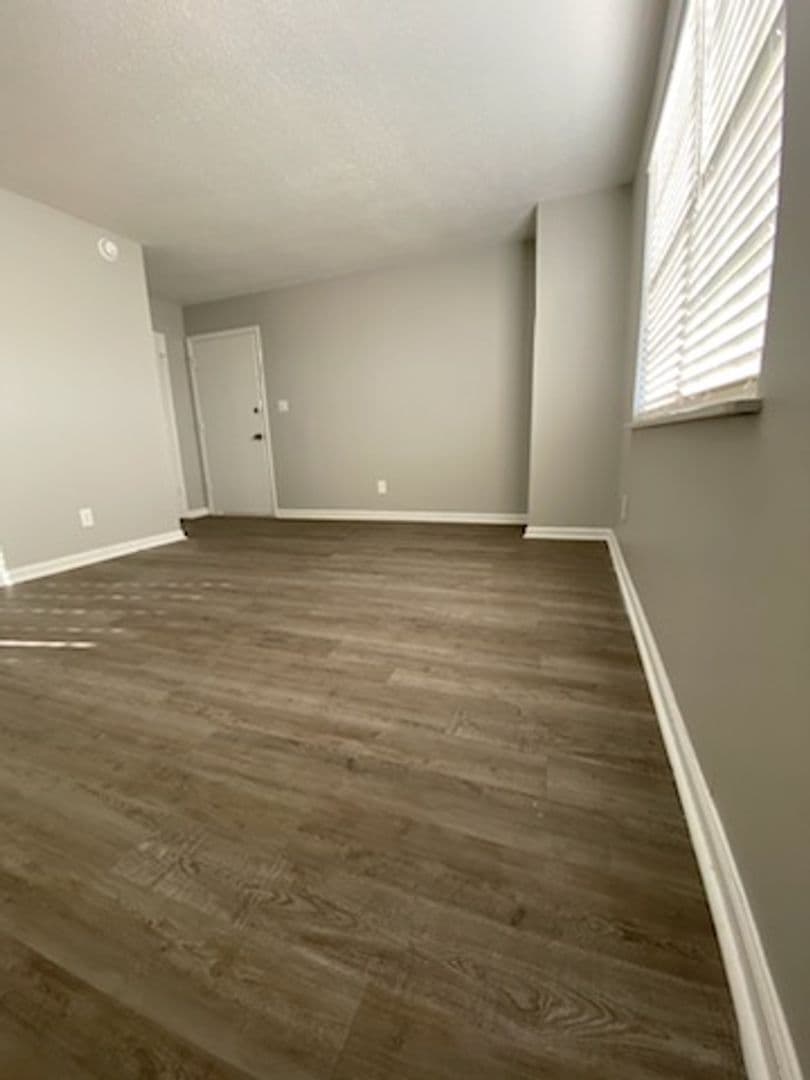 Albany Apartment: 2401 Nottingham Way