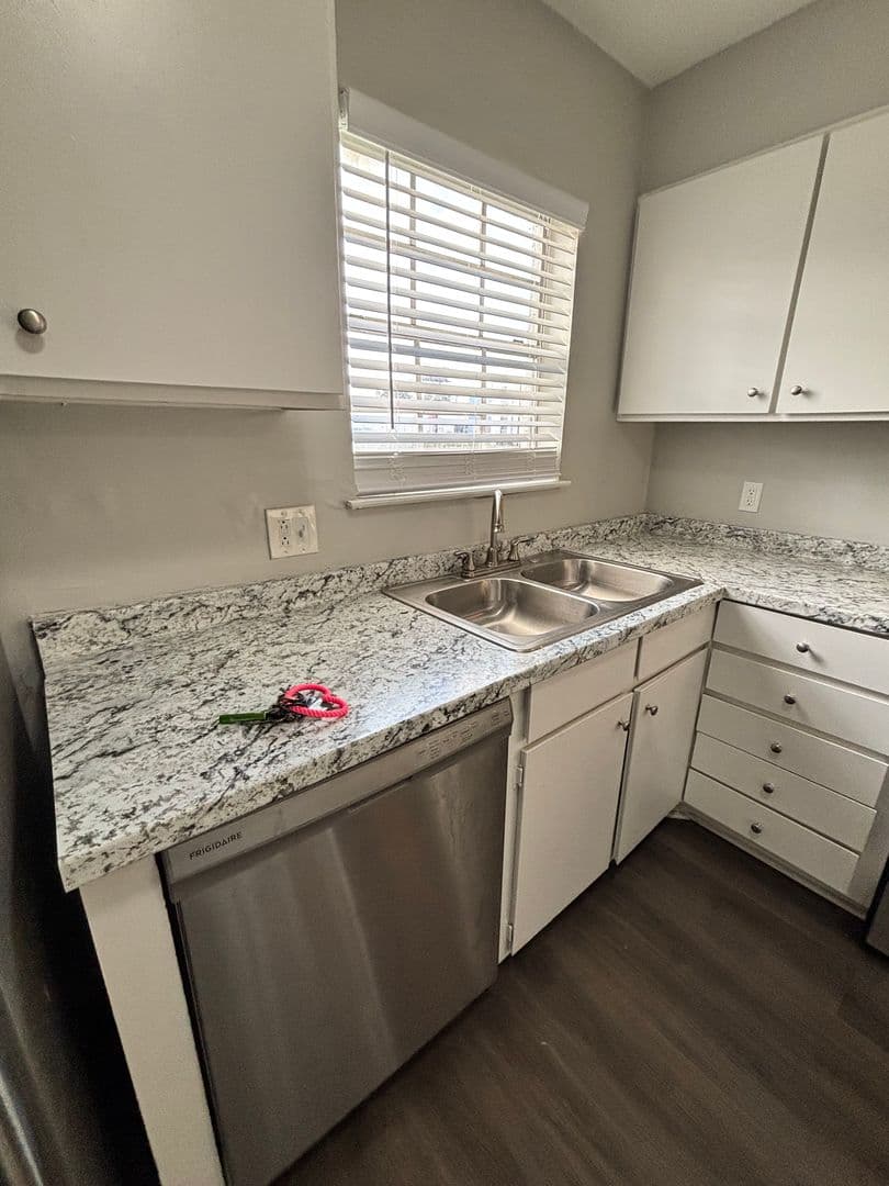 Albany Apartment: 2415 Dawson Rd