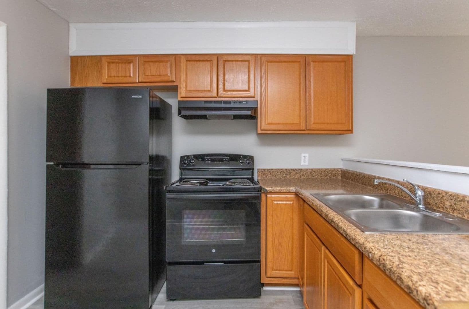 Warner Robins Apartment: 135 Ignico Drive