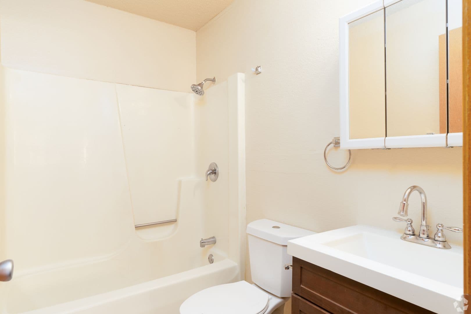 Springfield Apartment: 2473 Ladley Court
