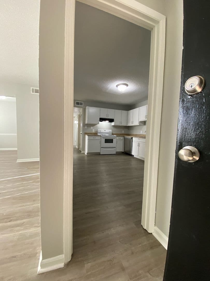 Albany Apartment: 2401 Nottingham Way