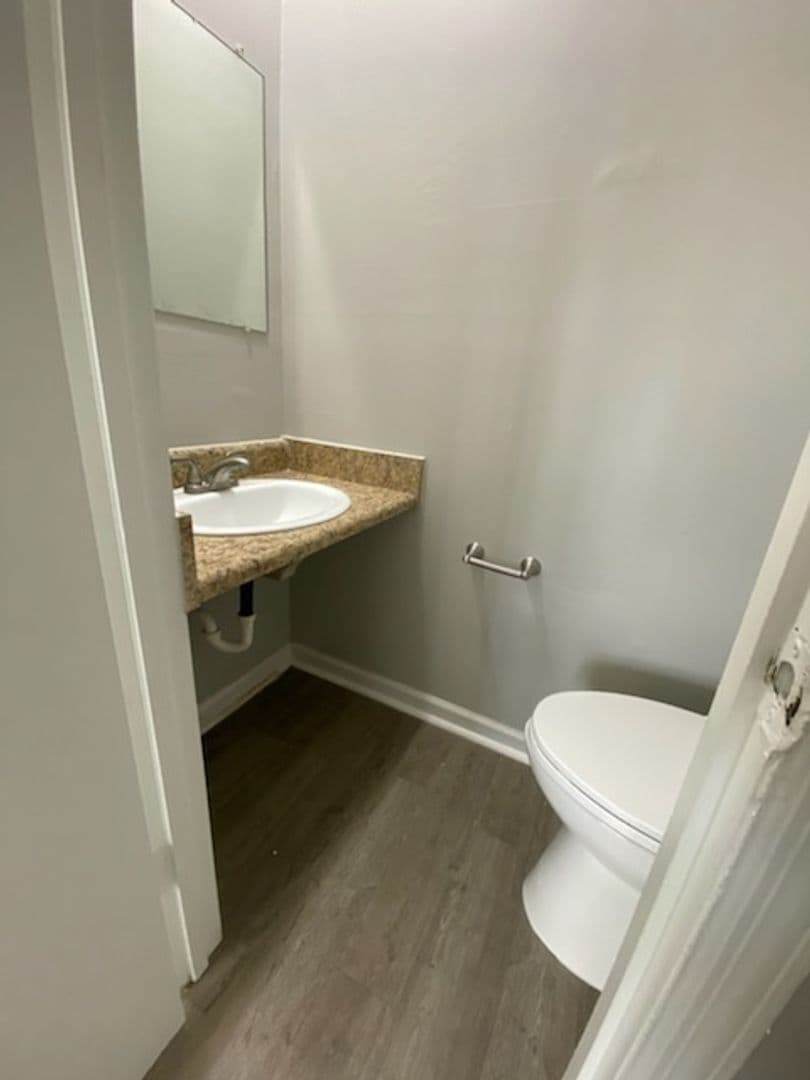 Albany Apartment: 2401 Nottingham Way