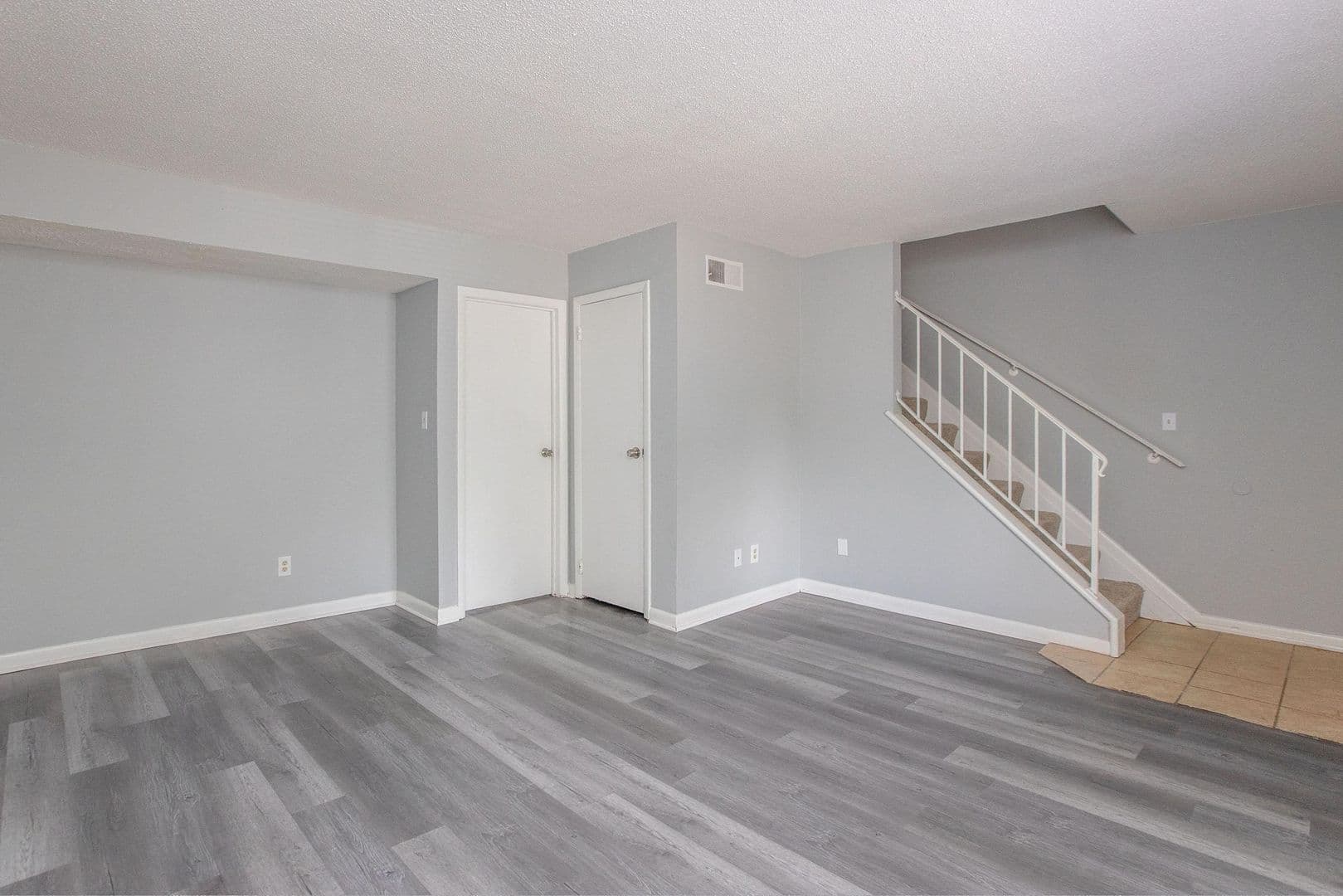 Albany Apartment: 2507 Nottingham Way