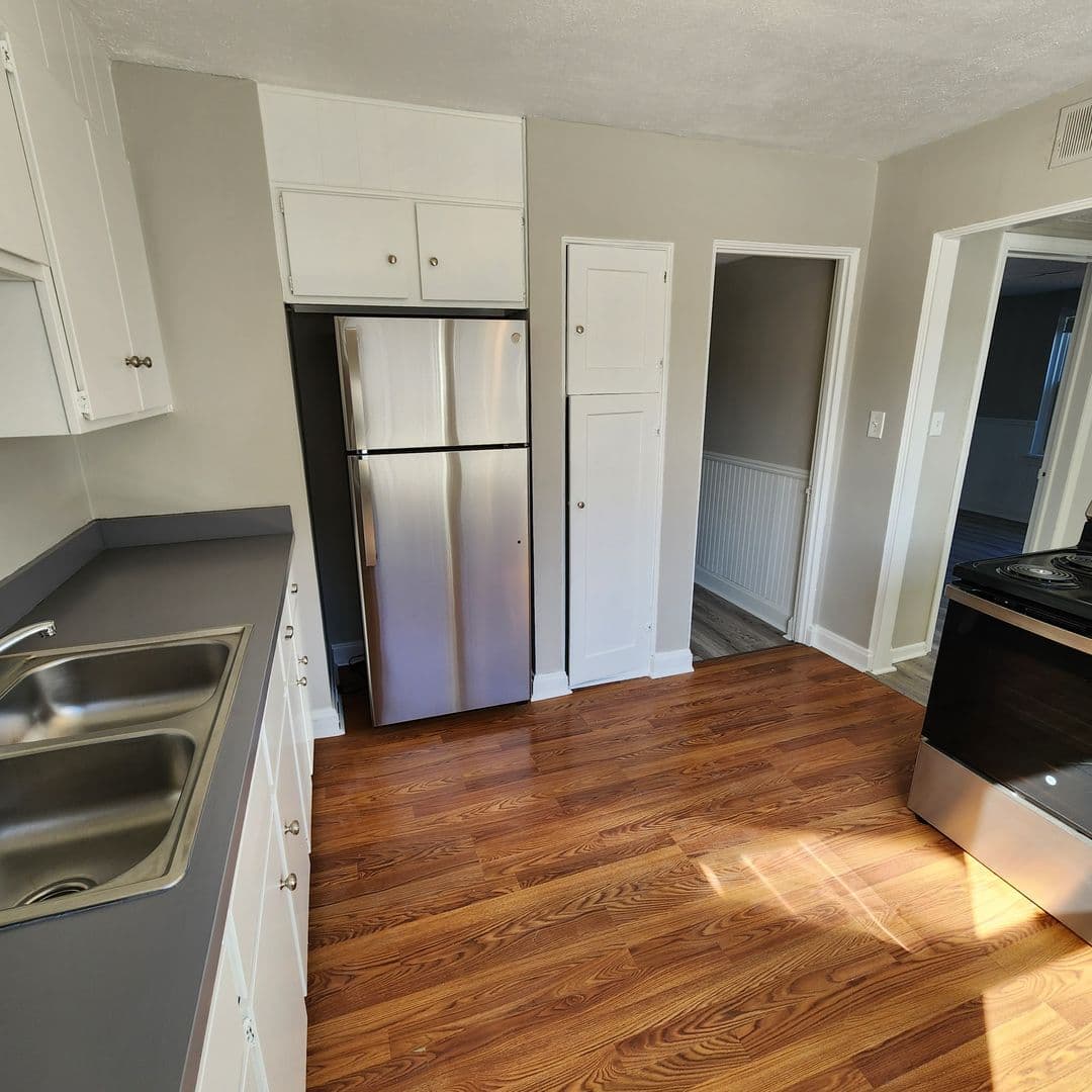 Brecksville Apartment: 8921 Brecksville Road