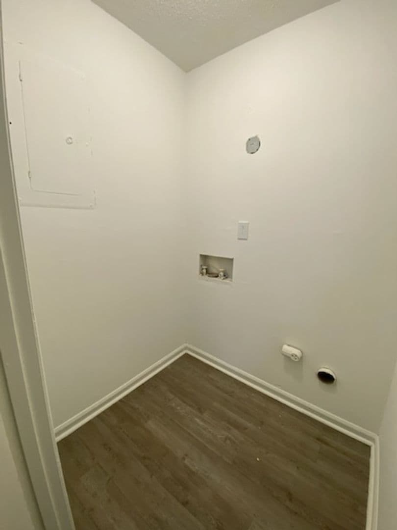Albany Apartment: 2401 Nottingham Way