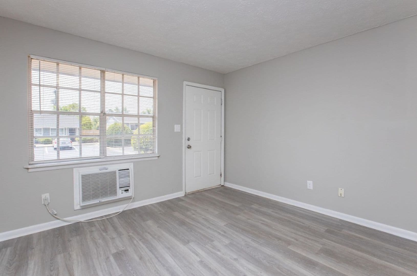 Warner Robins Apartment: 135 Ignico Drive