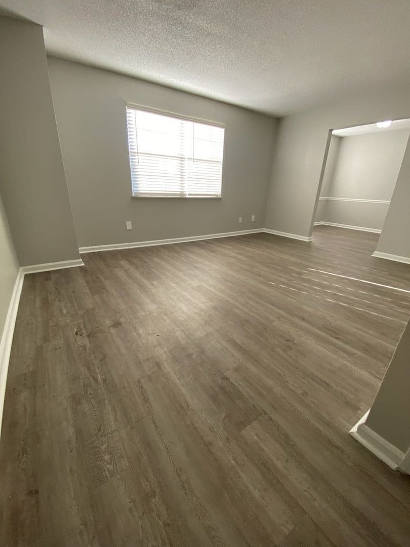 Albany Apartment: 2401 Nottingham Way