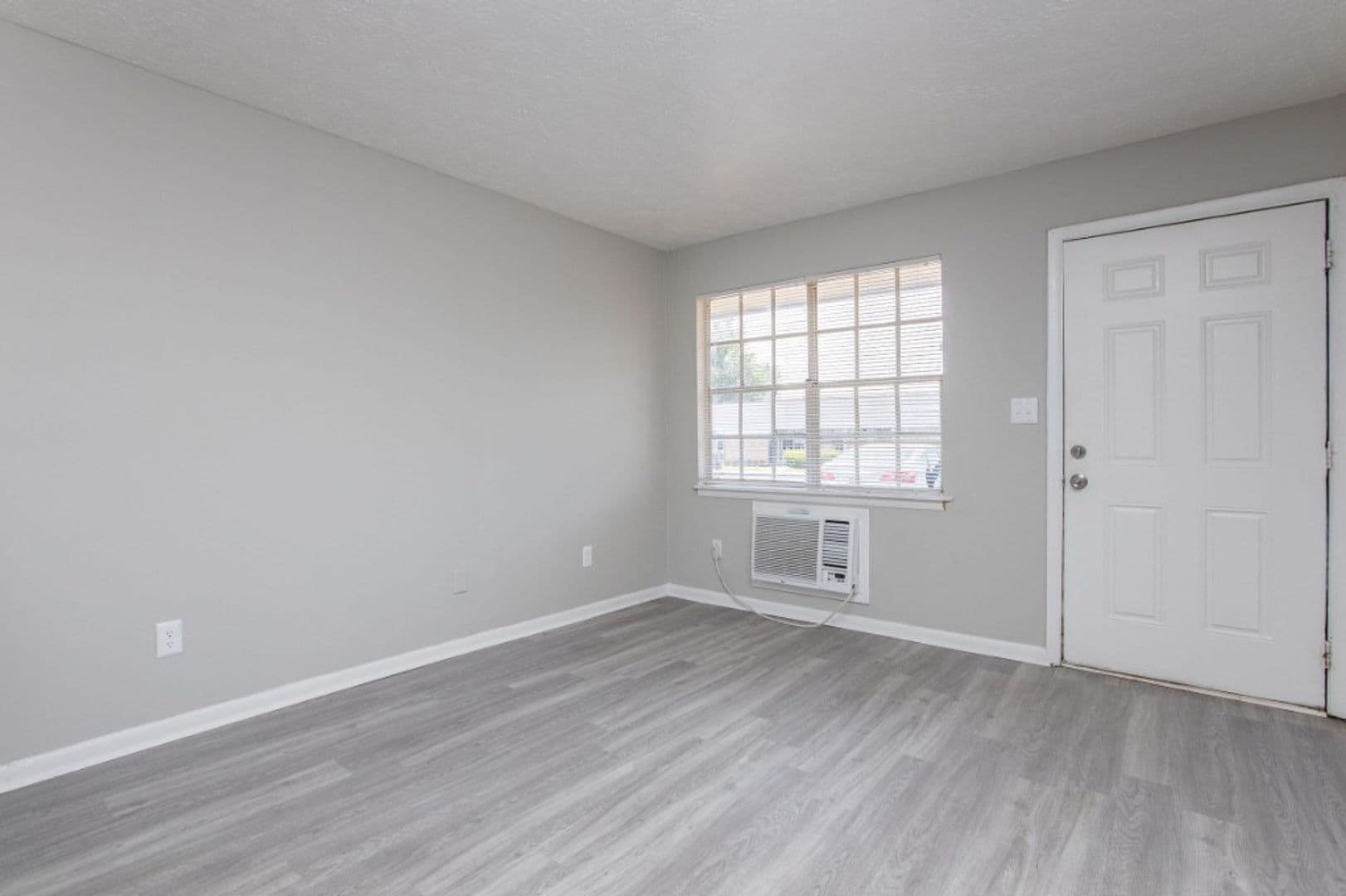 Warner Robins Apartment: 135 Ignico Drive