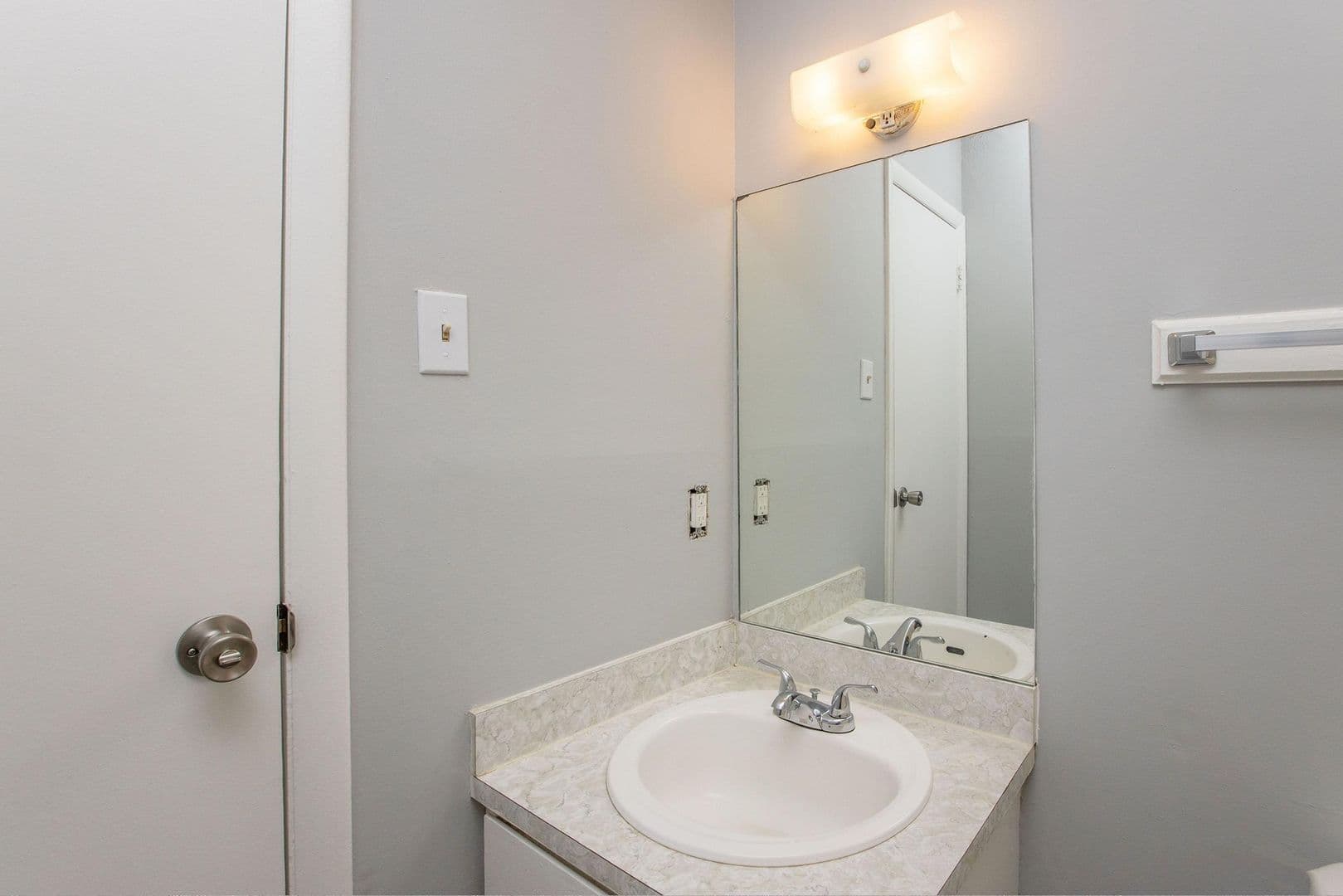 Albany Apartment: 2507 Nottingham Way