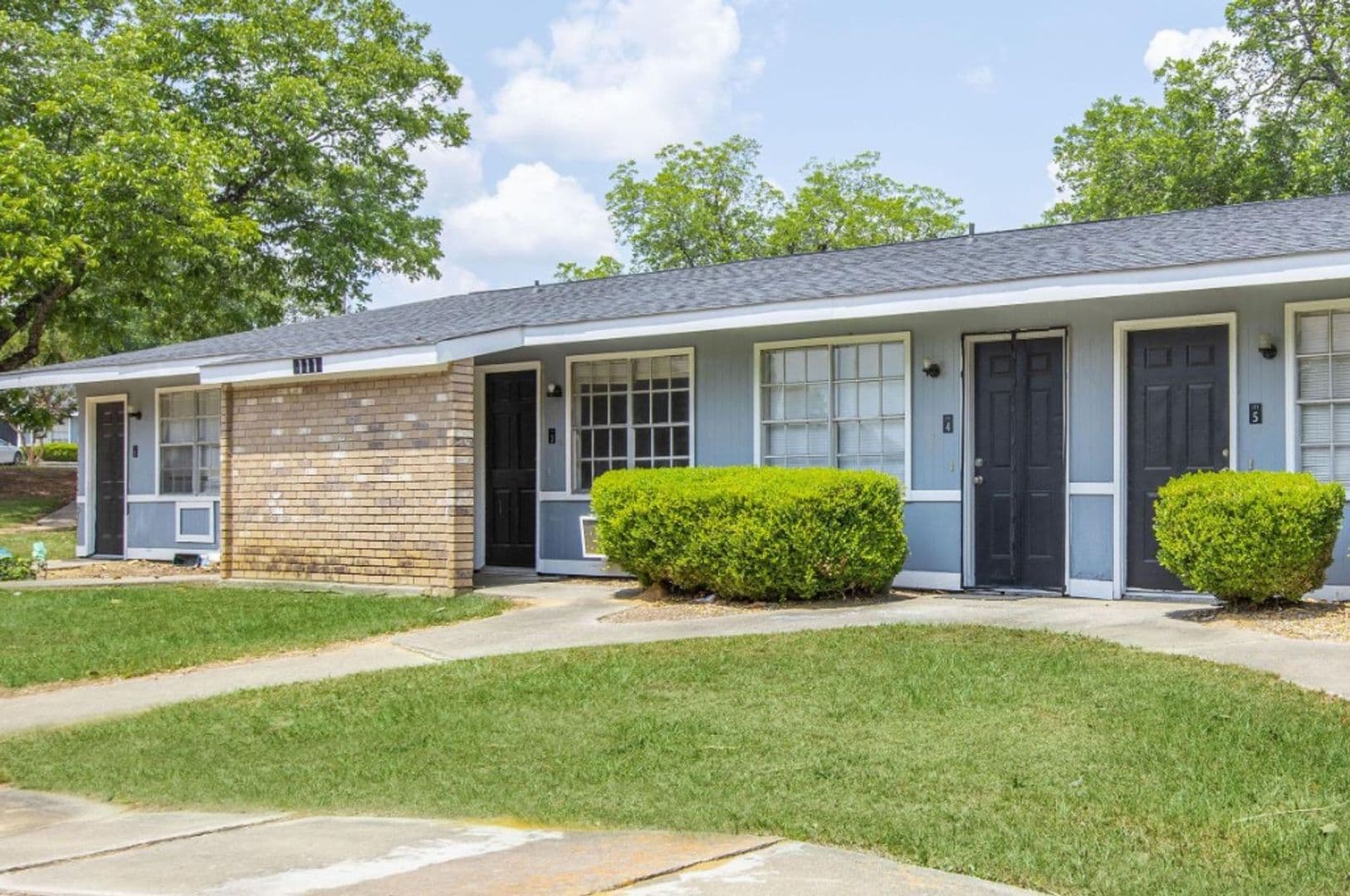 Warner Robins Apartment: 135 Ignico Drive
