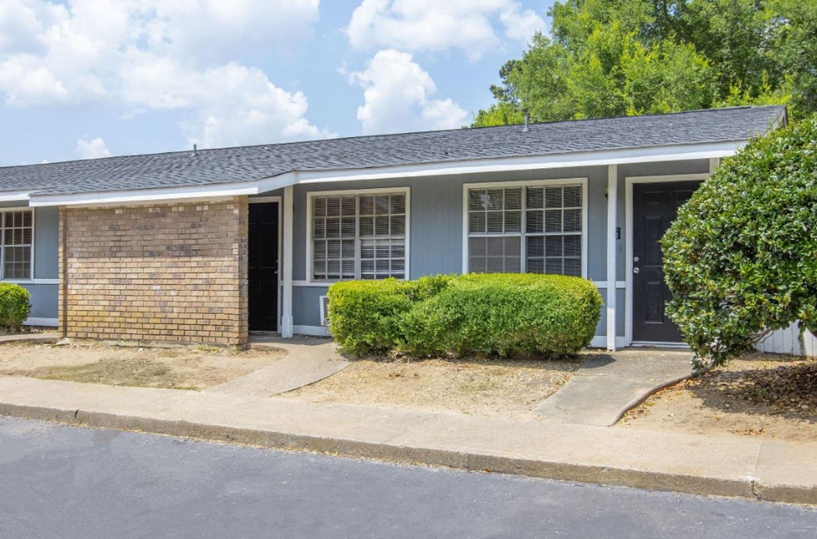 Warner Robins Apartment: 135 Ignico Drive