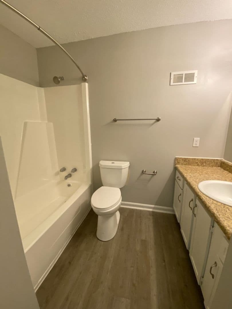 Albany Apartment: 2401 Nottingham Way