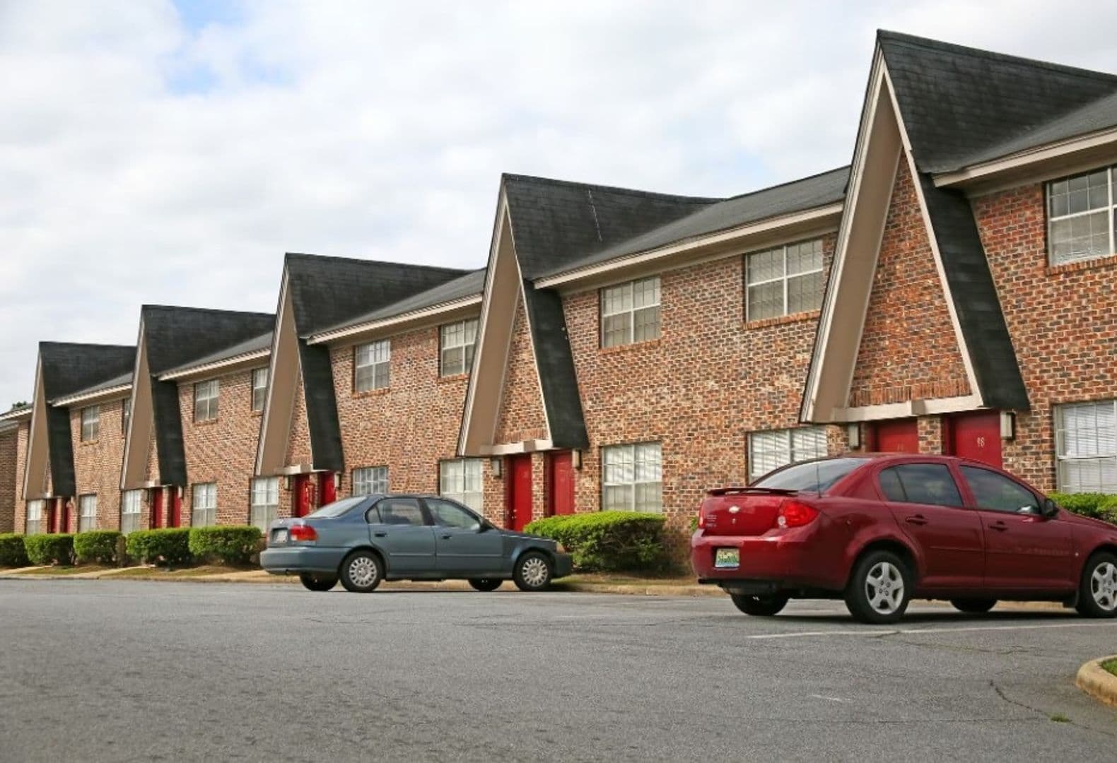 Albany Apartment: 2401 Nottingham Way