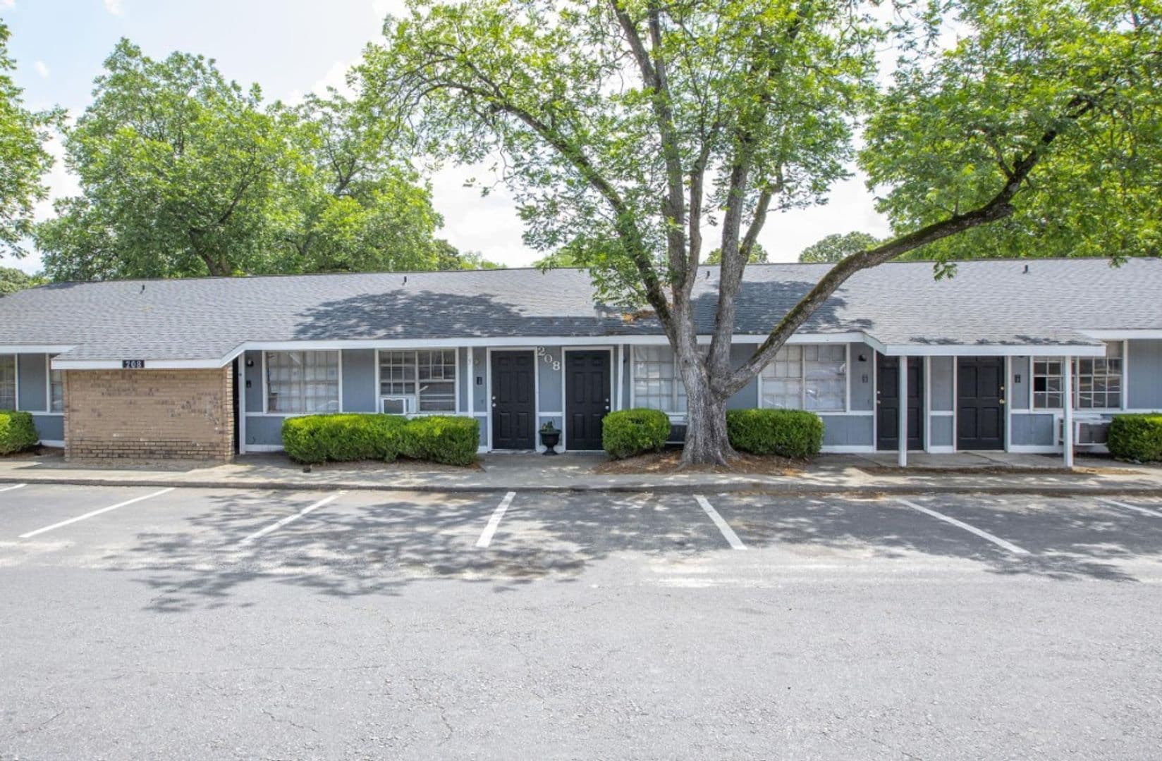 Warner Robins Apartment: 135 Ignico Drive