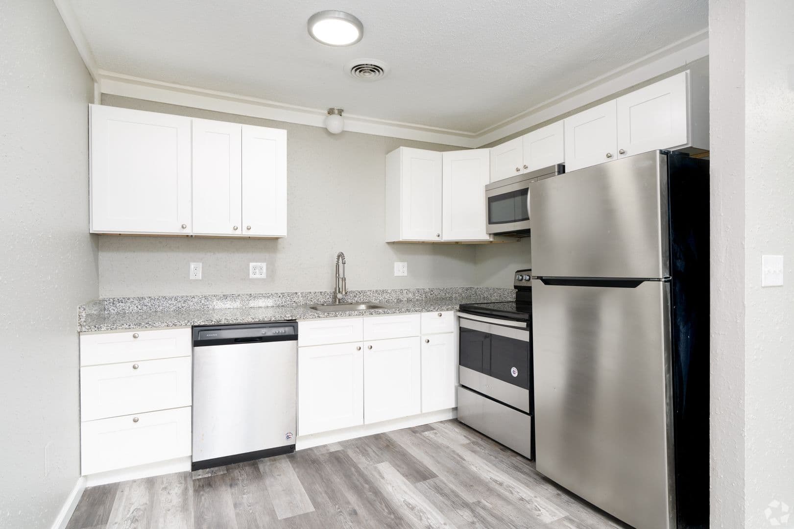 Springfield Apartment: 2473 Ladley Court