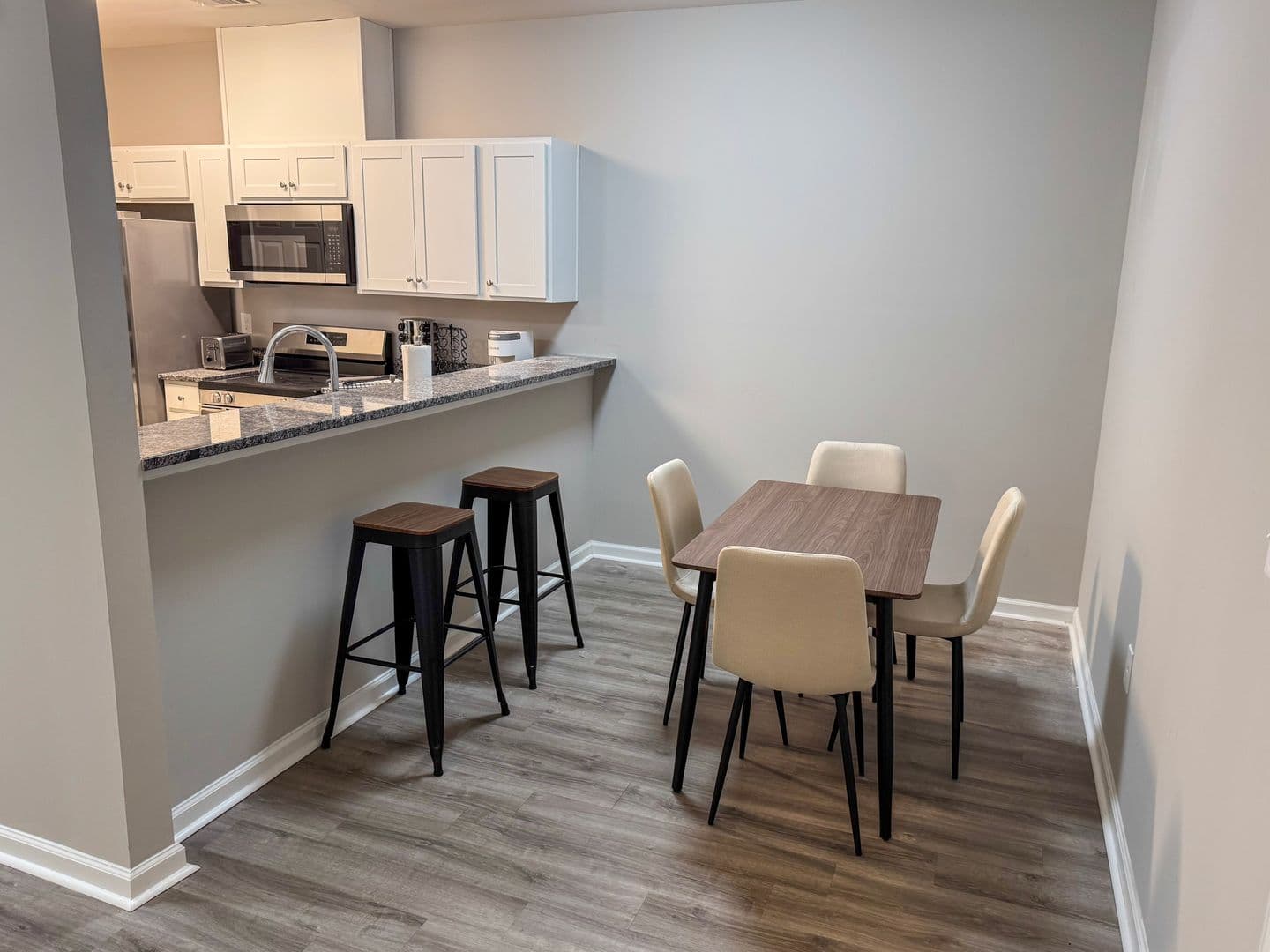 Beaufort Apartment: 2305 Pine Court S.