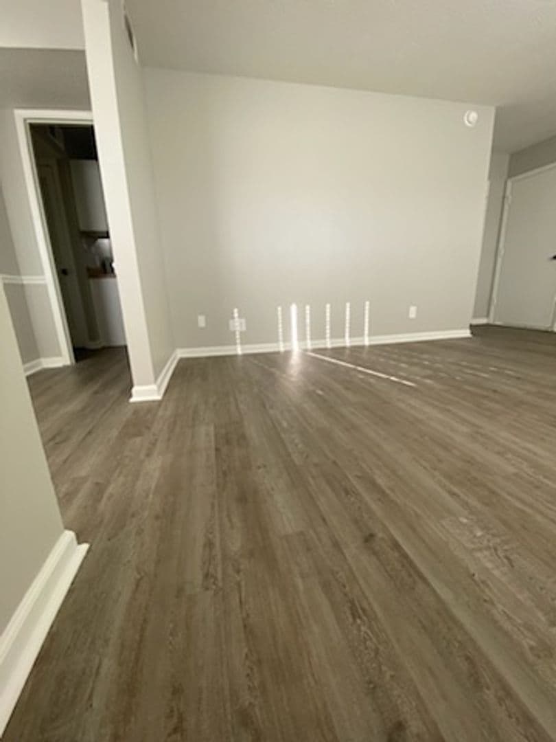 Albany Apartment: 2401 Nottingham Way