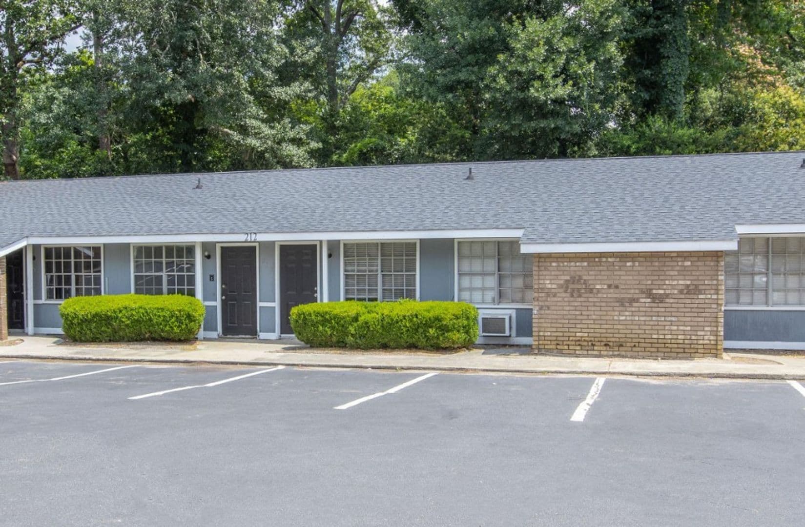 Warner Robins Apartment: 135 Ignico Drive