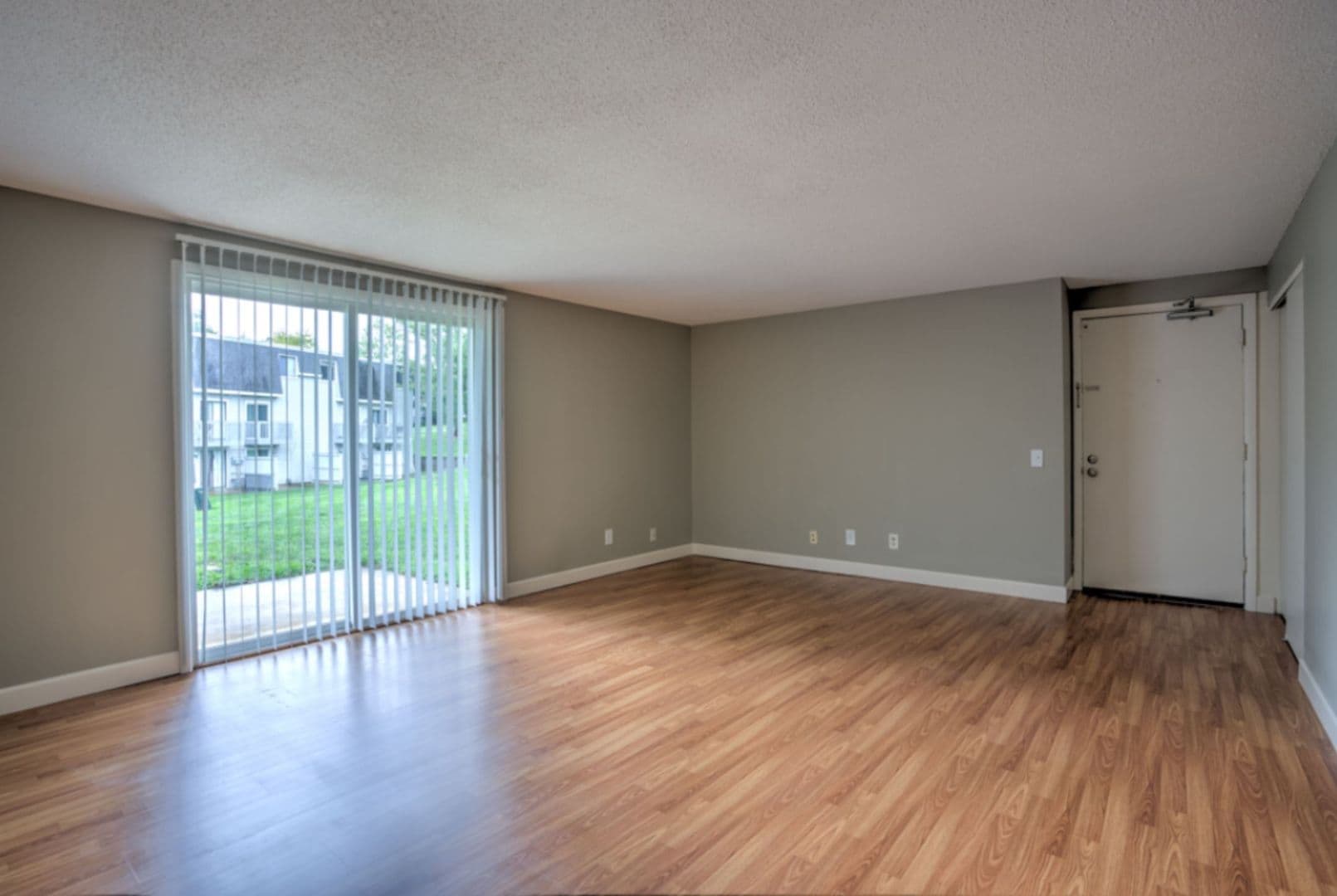 Florissant Apartment: 6203 Kingsfont Pl