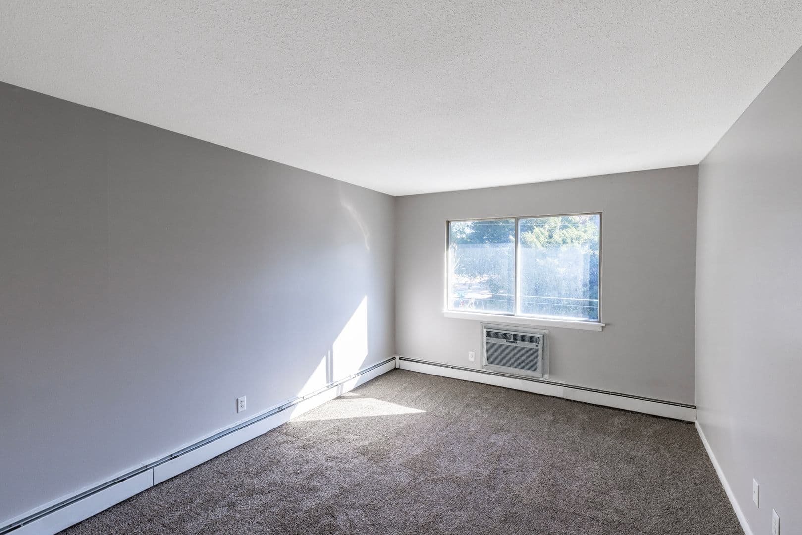 Moline Apartment: 2104 18th Avenue