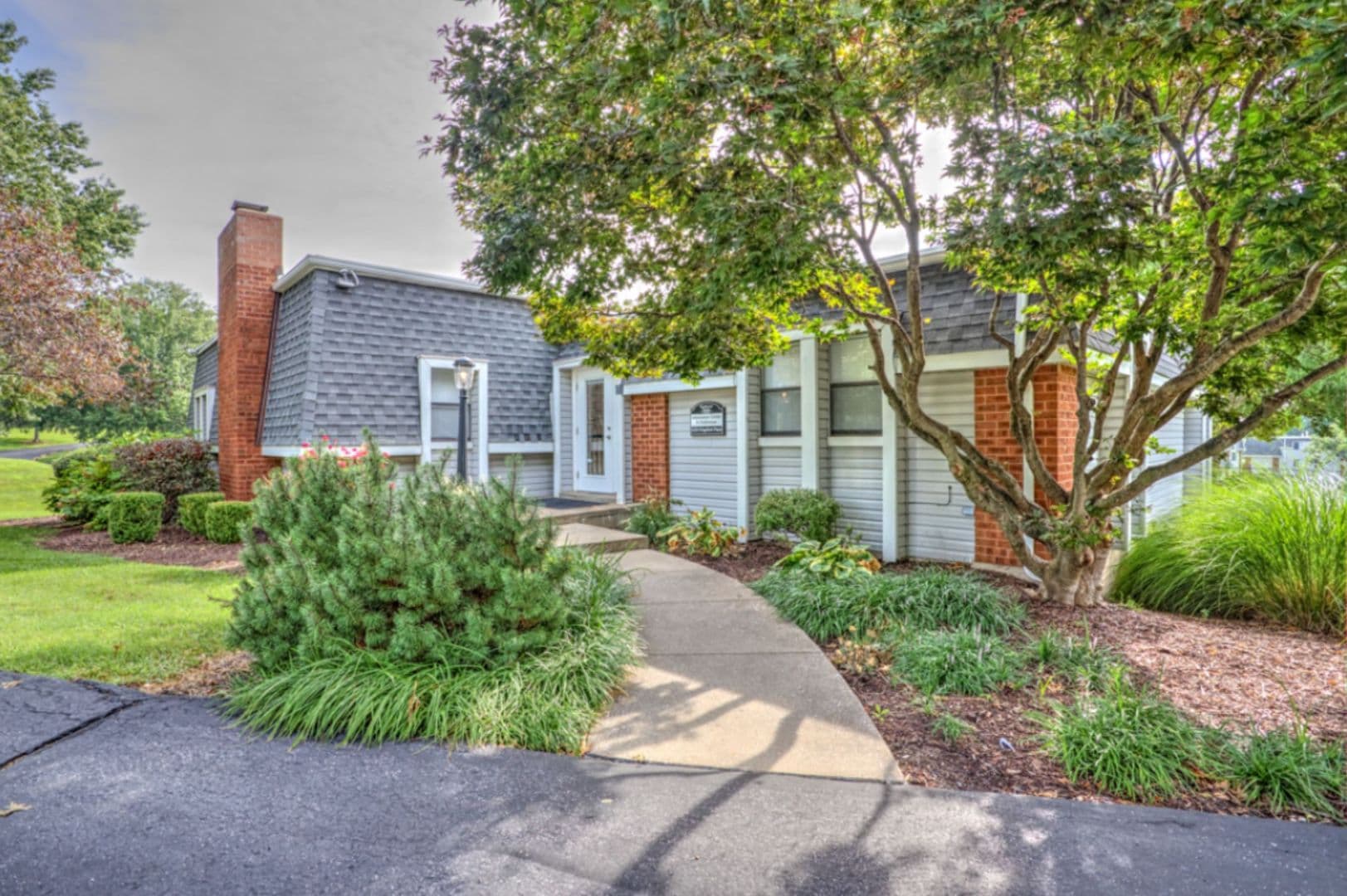 Florissant Apartment: 6203 Kingsfont Pl