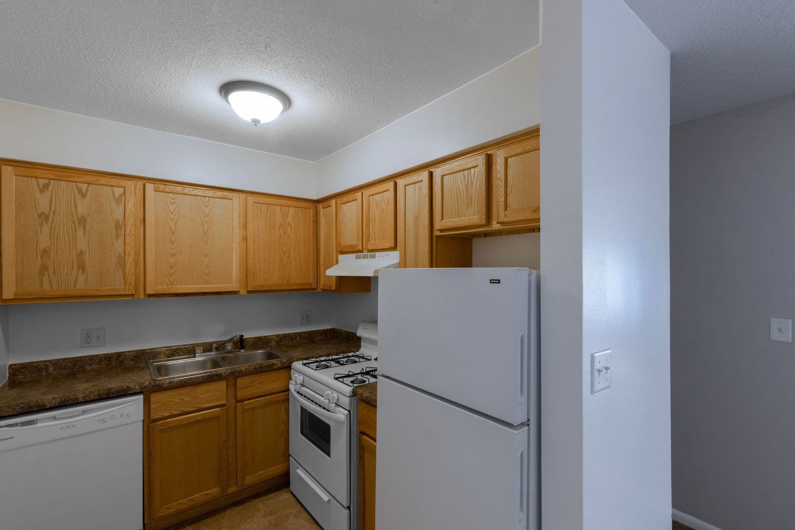 Moline Apartment: 2104 18th Avenue