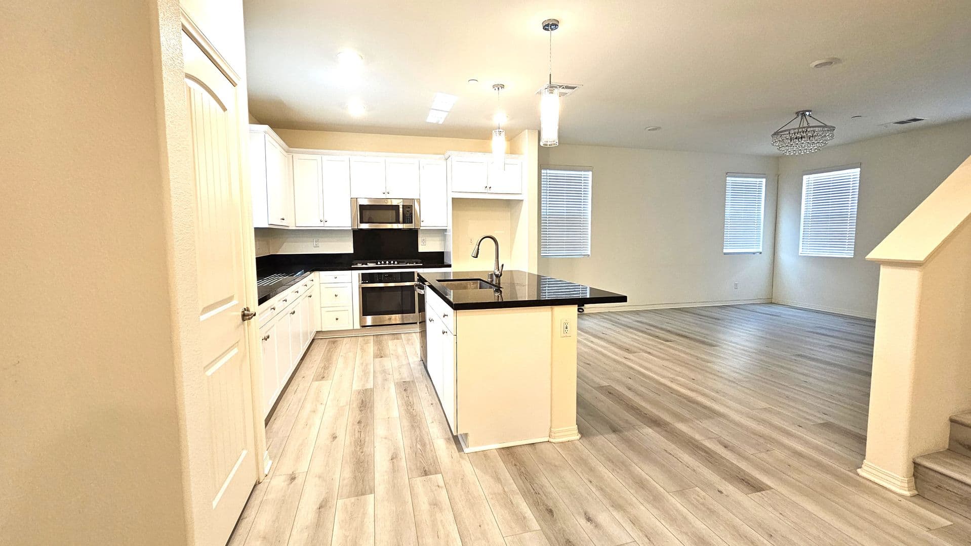 Fontana House: 16736 Stags Leap Ln