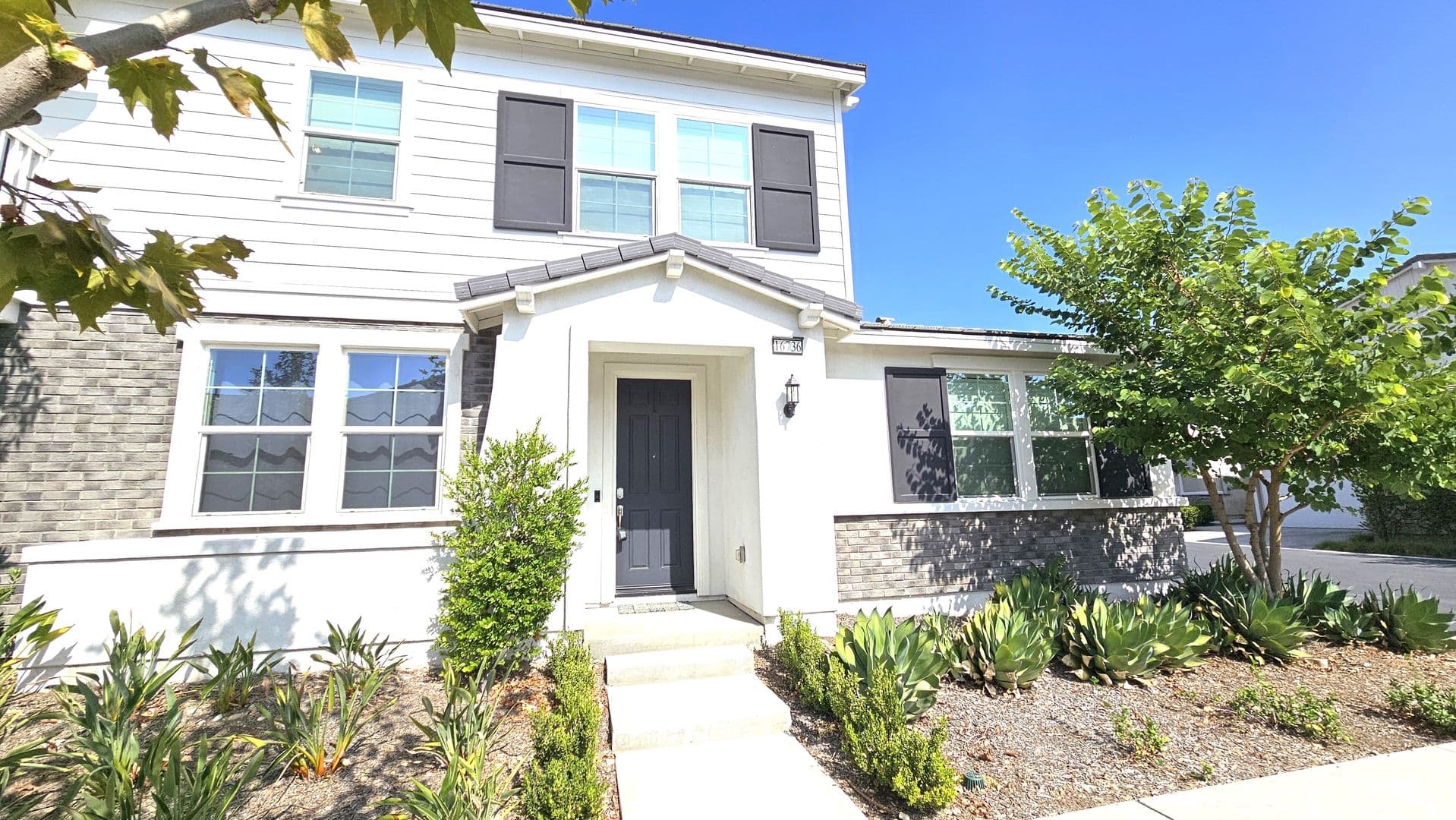 Fontana House: 16736 Stags Leap Ln