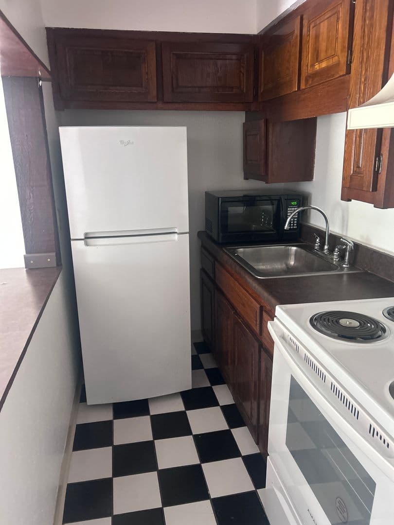 Marshfield Apartment: Mill Street
