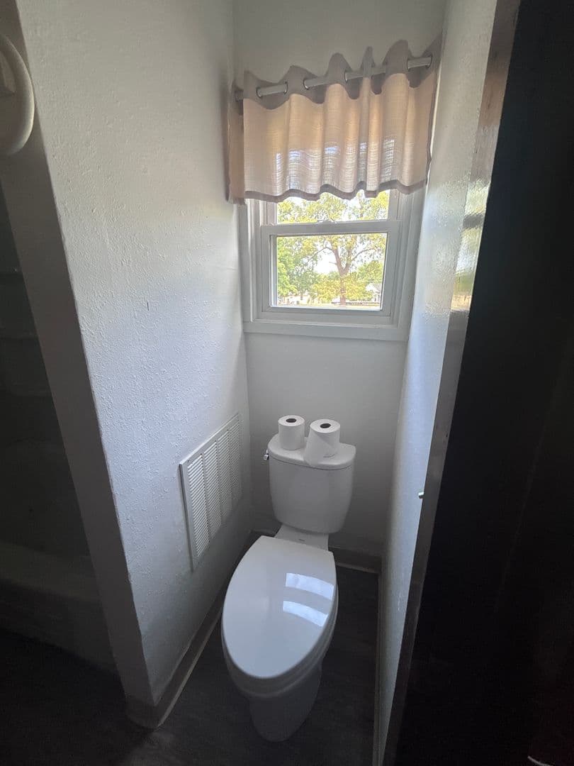 Marshfield Apartment: Mill Street