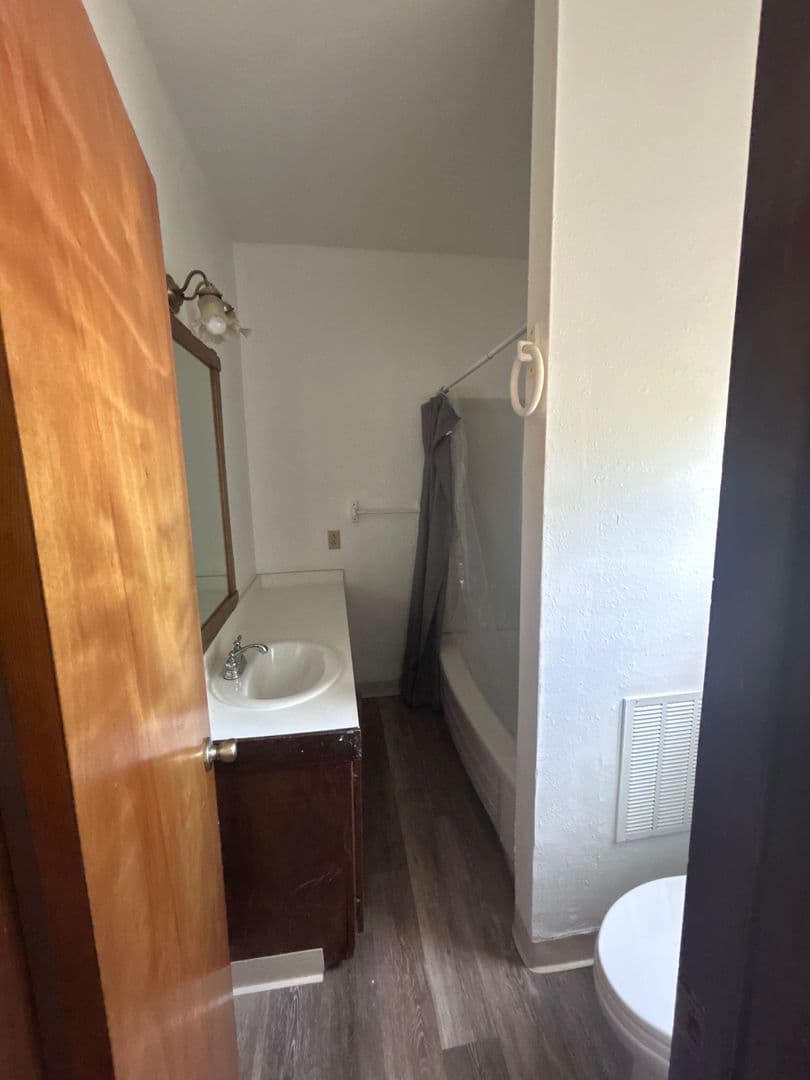 Marshfield Apartment: Mill Street