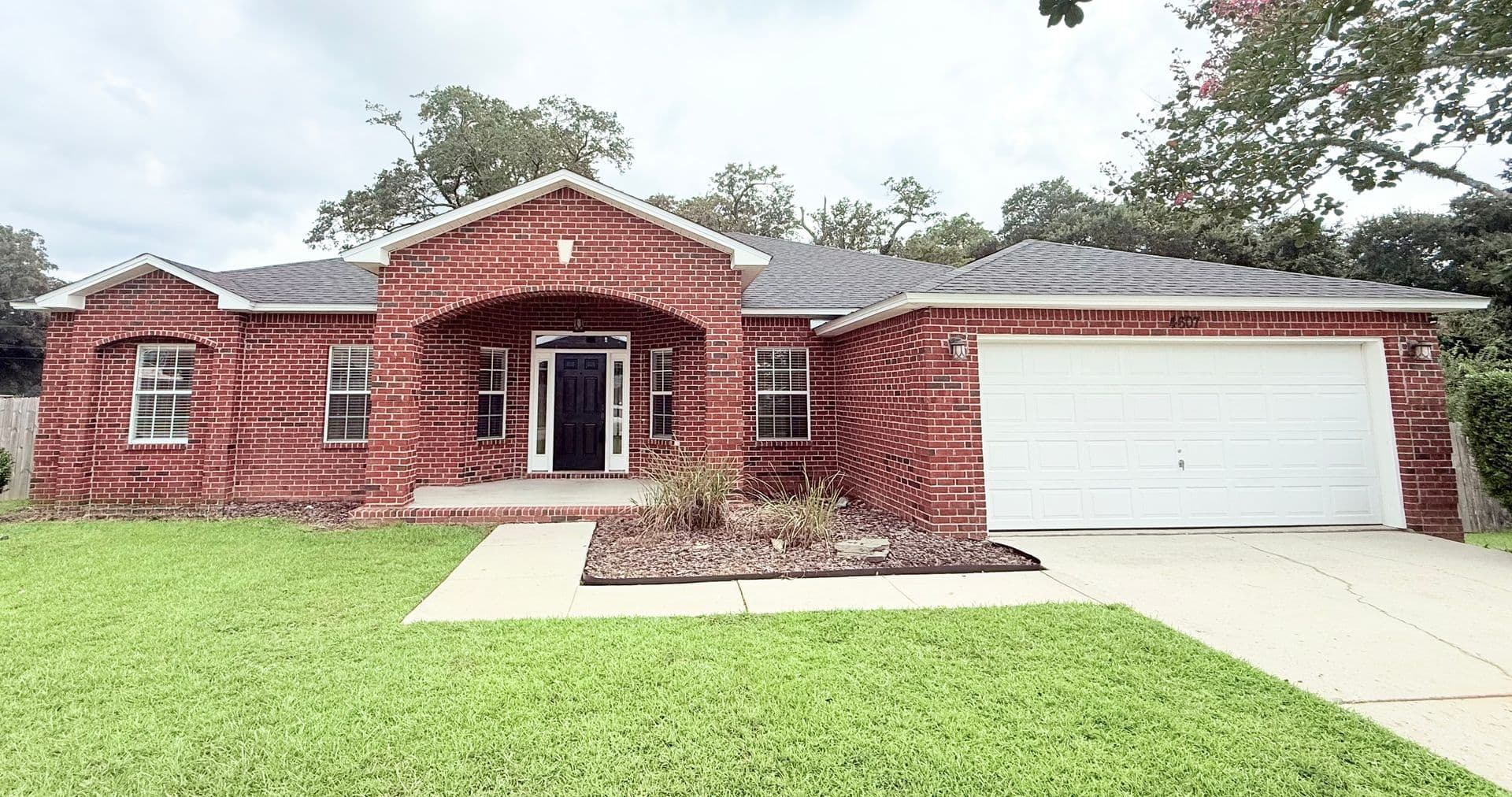 Pace House: 4607 Carmel Cir