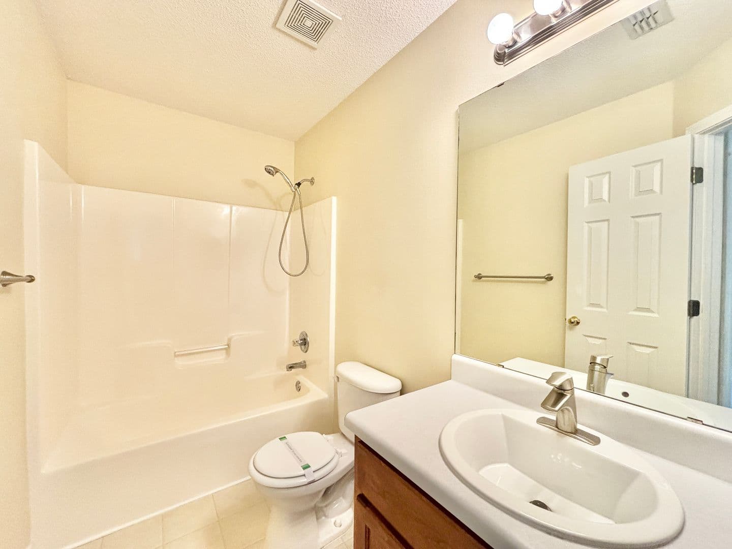 Milton House: 5154 Victoria Dr