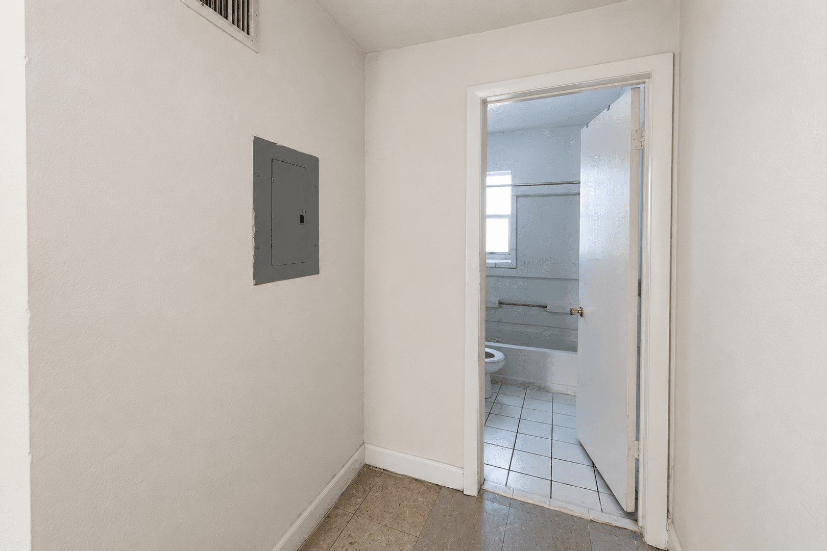 MIAMI Apartment: 233 NW 20 TER