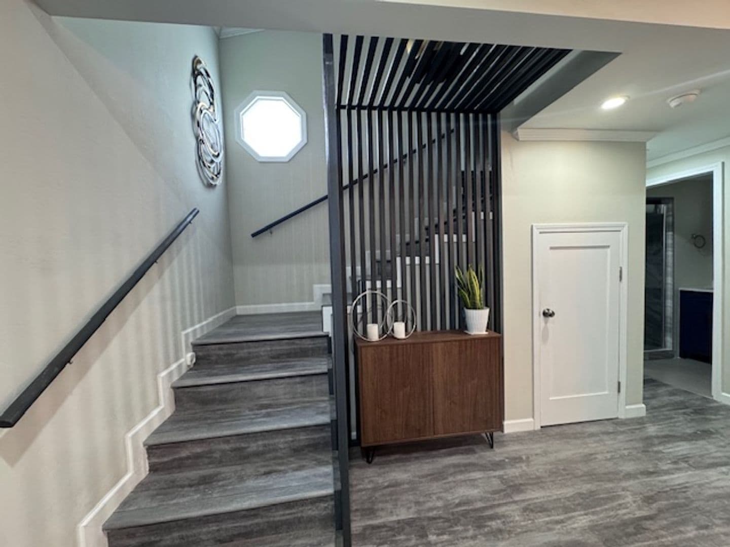 Los Angeles House: 1354 3/4 Meadowbrook Ave