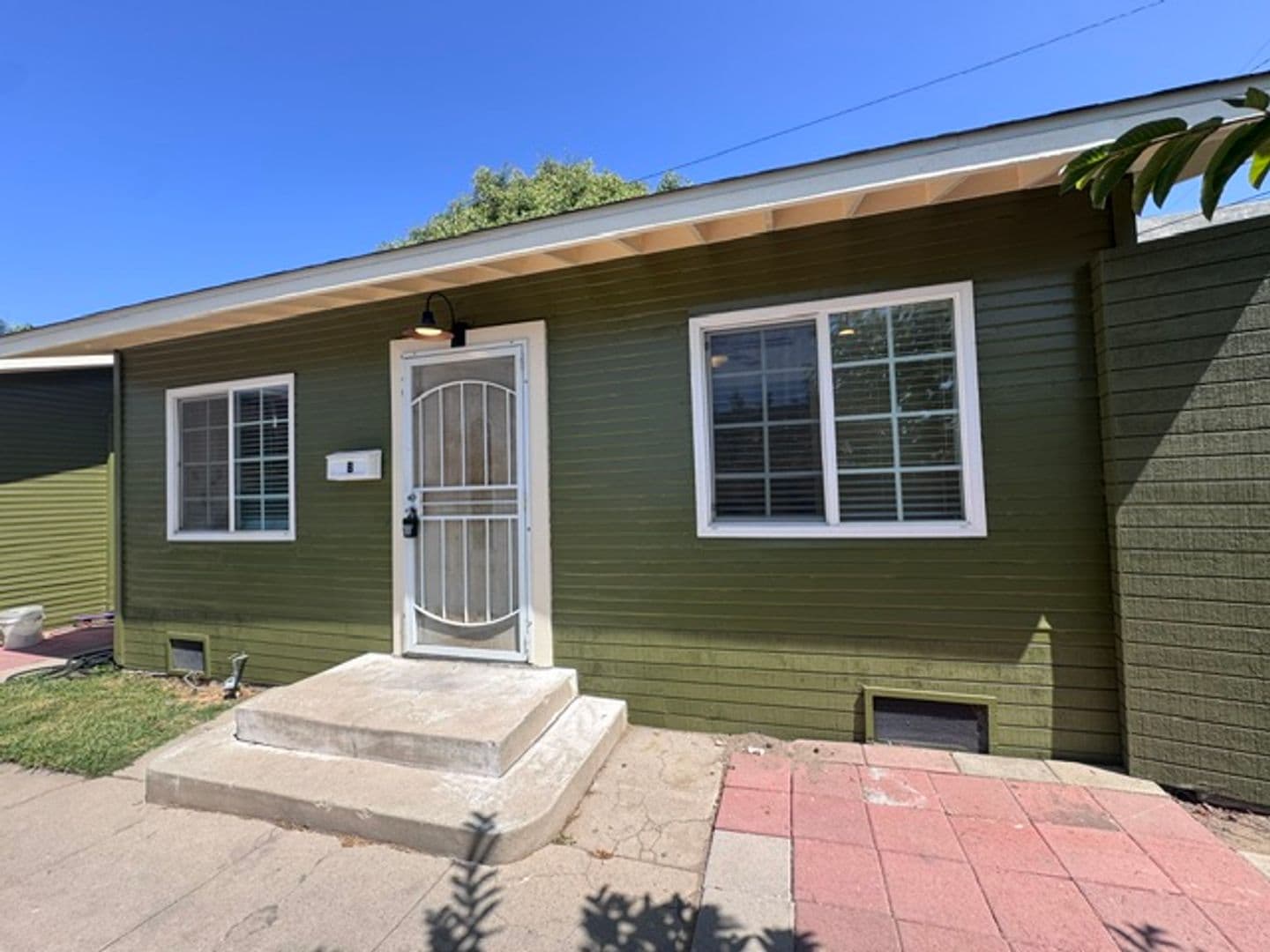 Long Beach Apartment: 1600 Sherman Pl