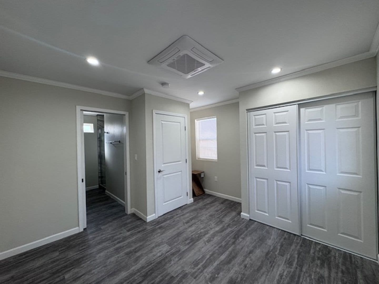Los Angeles House: 1354 3/4 Meadowbrook Ave