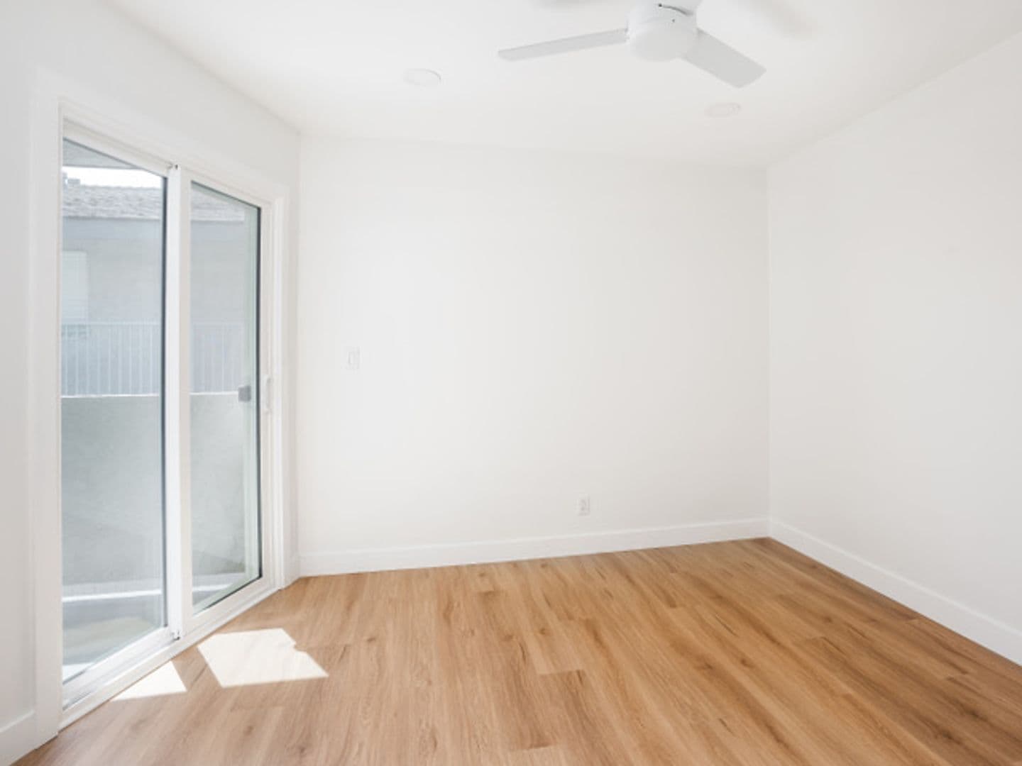 Long Beach Apartment: 1061 Dawson
