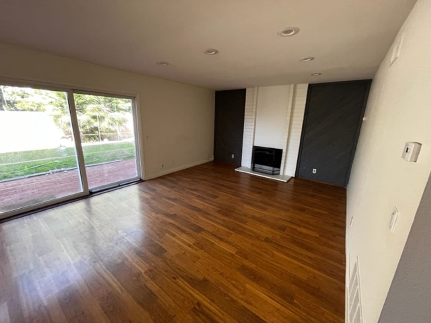 Huntington Beach House: 8871 Henton Dr