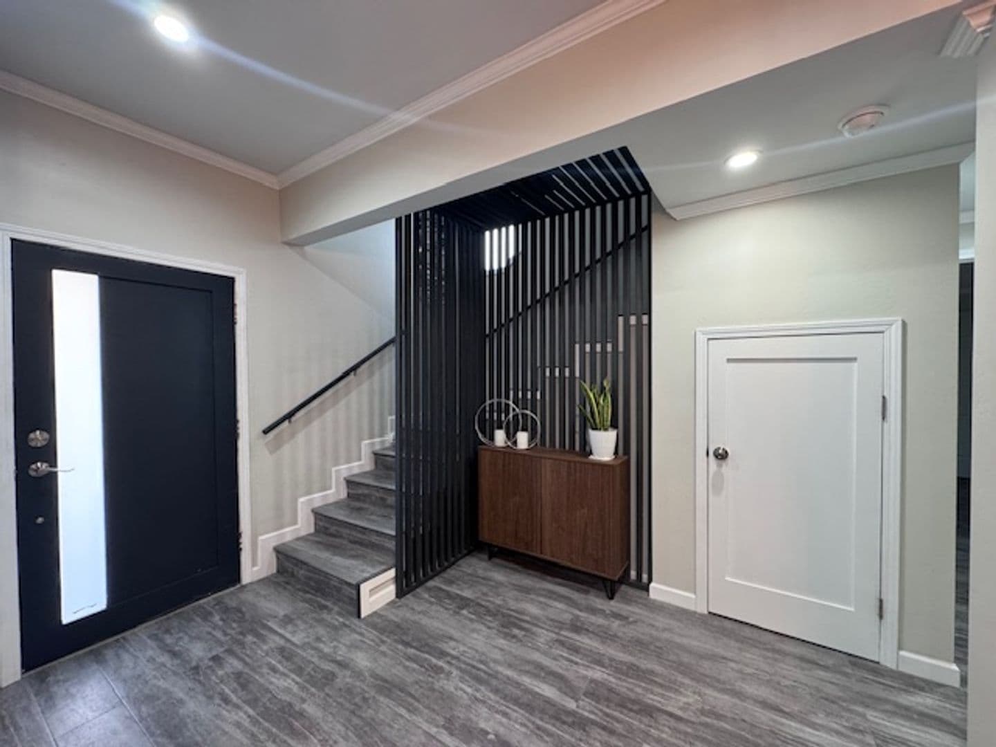 Los Angeles House: 1354 3/4 Meadowbrook Ave