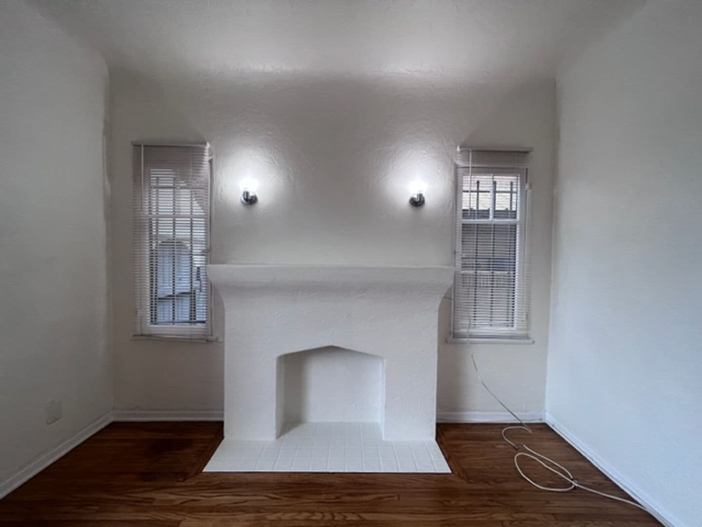 Long Beach Apartment: 416 W Burnett St