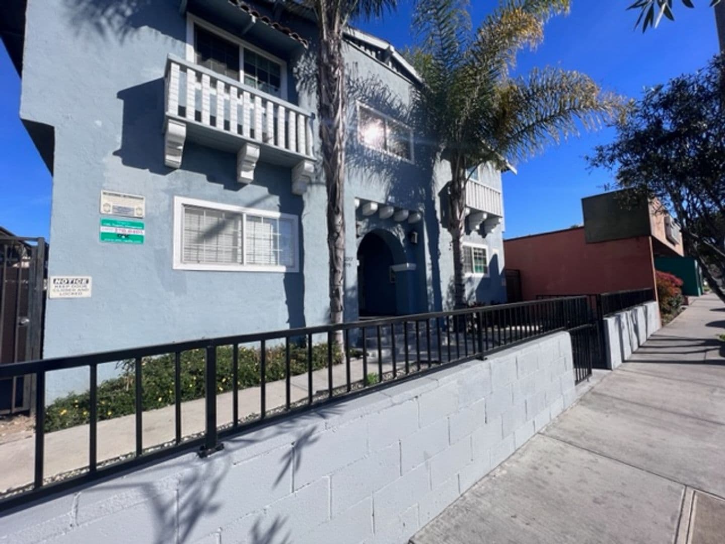 Long Beach Apartment: 2015 E 7th St