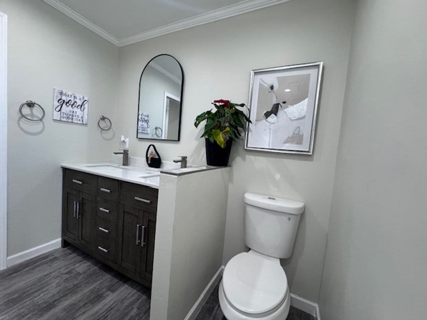 Los Angeles House: 1354 3/4 Meadowbrook Ave