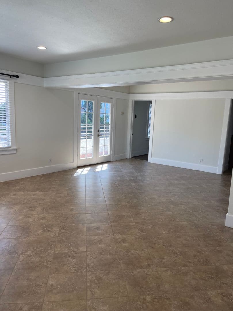 Long Beach Apartment: 3 Bonito Ave