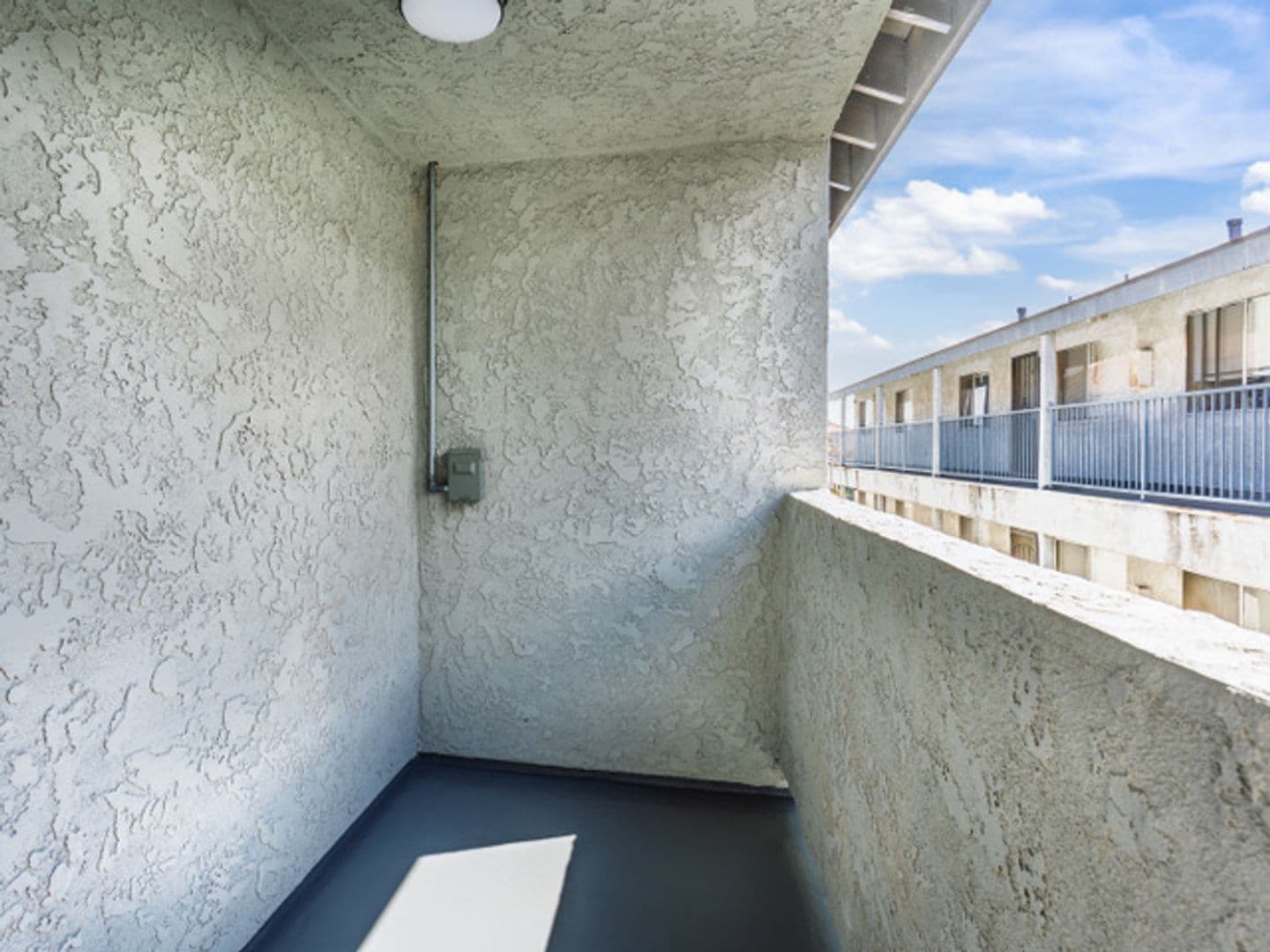 Long Beach Apartment: 1061 Dawson